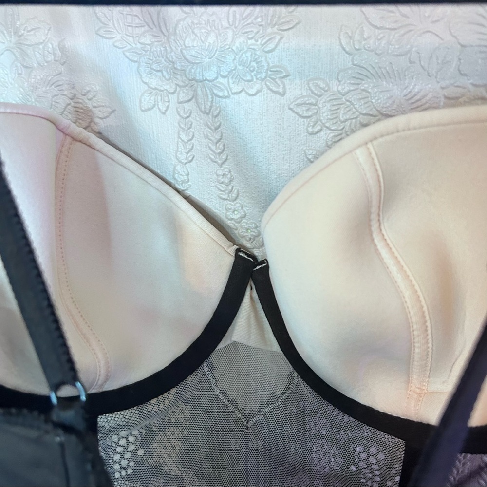 Black and White Lace Bustier Victoria’s Secret Corset 32D excellent condition - Picture 5 of 6